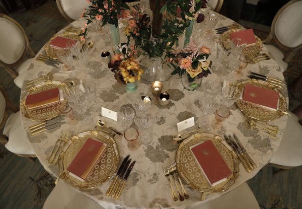A table is set with candles and centerpieces during a preview in advance of the State Dinner in honor of the Official Visit of Italian Prime Minister Matteo Renzi and his wife Agnese Landini, Monday, Oct. 17, 2016, in the State Dining Room of the White House in Washington - Sputnik International