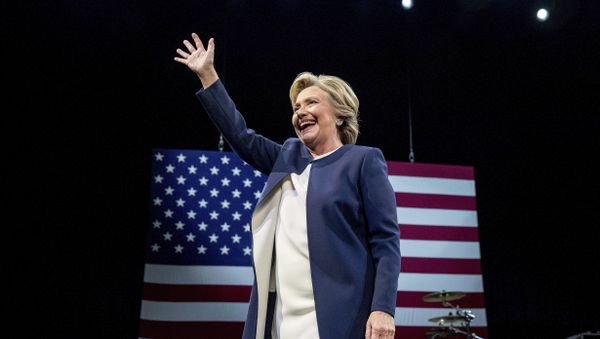 Democratic presidential candidate Hillary Clinton waves after speaking at a fundraiser at the Civic Center Auditorium in San Francisco, Thursday, Oct. 13, 2016 - Sputnik International