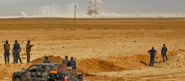 Smoke billows as Iraqi forces hold a position on October 17, 2016 in the area of al-Shurah, some 45 kms south of Mosul, while advancing towards the city to retake it from the Islamic State (IS) group jihadists Smoke billows as Iraqi forces hold a position on October 17, 2016 in the area of al-Shurah, some 45 kms south of Mosul, while advancing towards the city to retake it from the Islamic State (IS) group jihadists - Sputnik International