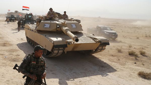 Iraqi security forces advance in Qayara, south of Mosul, to attack Islamic State militants in Mosul, Iraq, October 18, 2016 - Sputnik International