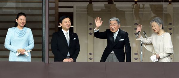 Japan's Emperor Akihito (2nd R) and Empress Michiko (R) wave to well-wishers while Crown Prince Naruhito (2nd L) and his wife Crown Princess Masako (L) look on, during their new year greetings in Tokyo on January 2, 2015. Japan's Emperor Akihito (2nd R) and Empress Michiko (R) wave to well-wishers while Crown Prince Naruhito (2nd L) and his wife Crown Princess Masako (L) look on, during their new year greetings in Tokyo on January 2, 2015. - Sputnik International