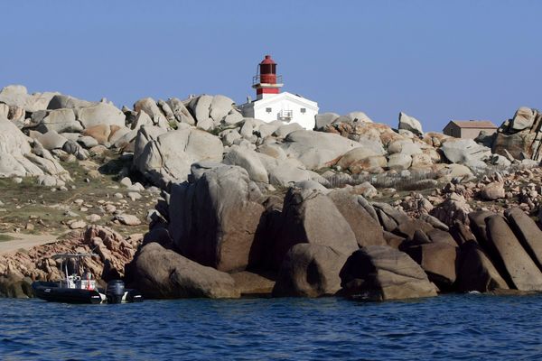 A lighthouse is pictured at the natural reserve of the Lavezzi islands, off the city of Bonifacio, in the southern French Corsican island A lighthouse is pictured at the natural reserve of the Lavezzi islands, off the city of Bonifacio, in the southern French Corsican island - Sputnik International