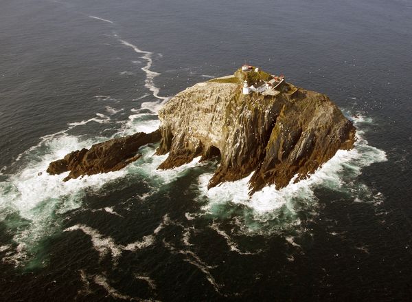 Aerial picture taken June 6, 2007, of the Bull Rock lighthouse, southwest off Ireland. Aerial picture taken June 6, 2007, of the Bull Rock lighthouse, southwest off Ireland. - Sputnik International