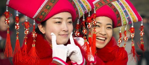 Hostesses pose for photos outside the Great Hall of the People during the opening session of the annual National People's Congress in Beijing - Sputnik International