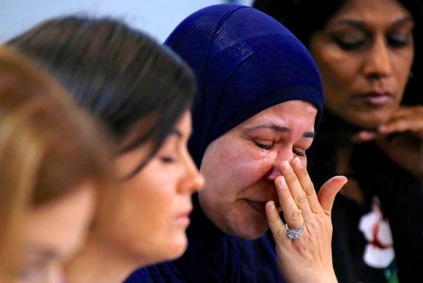 A relative of asylum seekers, currently being held on the tiny south Pacific island of Nauru, known only as 'Fida', cries during a media conference to officially launch rights group Amnesty International's report titled 'Island of Despair - Australia's Processing of Refugees on Nauru' in Sydney, Australia, October 18, 2016. - Sputnik International