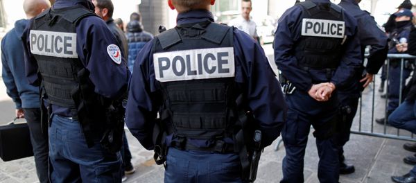 French police gather outside a local police station in Paris, France, October 11, 2016, after a Molotov cocktail attack over the weekend near Paris that injured their colleagues. French police gather outside a local police station in Paris, France, October 11, 2016, after a Molotov cocktail attack over the weekend near Paris that injured their colleagues. - Sputnik International