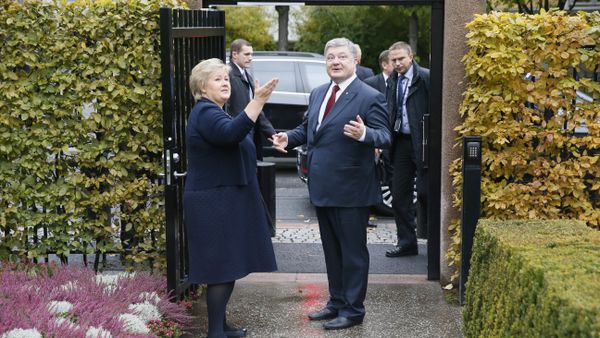 Norway's Prime Minister Erna Solberg welcomes Ukrainian President Petro Poroshenko during his visit to Oslo, Norway on October 18, 2016. - Sputnik International
