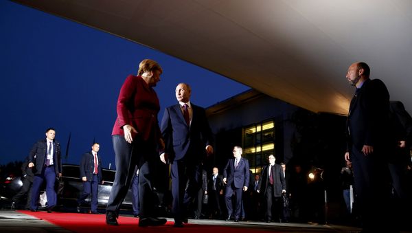 German Chancellor Angela Merkel welcomes Russian President Vladimir Putin for talks on a stalled peace plan for eastern Ukraine at the chancellery in Berlin, Germany, October 19, 2016. German Chancellor Angela Merkel welcomes Russian President Vladimir Putin for talks on a stalled peace plan for eastern Ukraine at the chancellery in Berlin, Germany, October 19, 2016. - Sputnik International