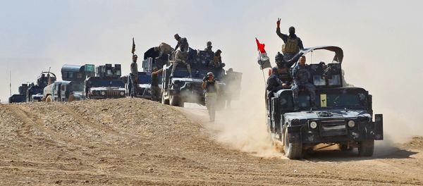 Iraqi forces hold a position near the village of Tall al-Tibah, some 30 kilometres south of Mosul during an operation against Islamic State (IS) group jihadists to retake the main hub city Iraqi forces hold a position near the village of Tall al-Tibah, some 30 kilometres south of Mosul during an operation against Islamic State (IS) group jihadists to retake the main hub city - Sputnik International