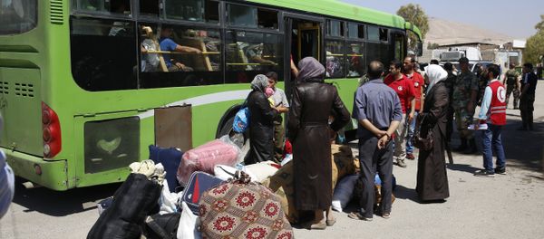 People board buses leaving the Moadamiyeh suburb of Damascus, Syria People board buses leaving the Moadamiyeh suburb of Damascus, Syria - Sputnik International