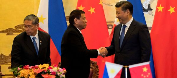 Philippine President Rodrigo Duterte and Chinese President Xi Jinping (R) shake hands after a signing ceremony held in Beijing, China, October 20, 2016 Philippine President Rodrigo Duterte and Chinese President Xi Jinping (R) shake hands after a signing ceremony held in Beijing, China, October 20, 2016 - Sputnik International