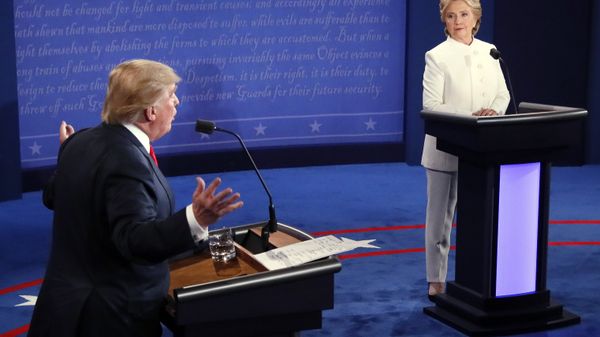 Democratic presidential nominee Hillary Clinton and Republican presidential nominee Donald Trump debate during the third presidential debate at UNLV in Las Vegas - Sputnik International