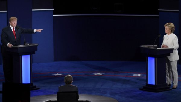 Republican U.S. presidential nominee Donald Trump speaks as Democratic U.S. presidential nominee Hillary Clinton listens during their third and final 2016 presidential campaign debate Republican U.S. presidential nominee Donald Trump speaks as Democratic U.S. presidential nominee Hillary Clinton listens during their third and final 2016 presidential campaign debate - Sputnik International