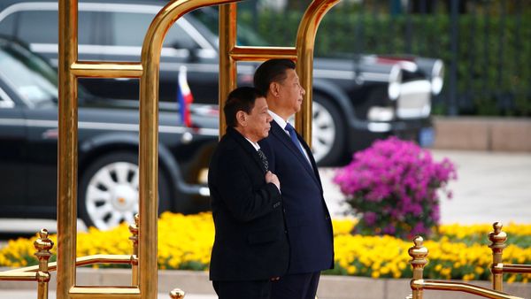President of the Philippines Rodrigo Duterte (L) and Chinese President Xi Jinping attend a welcoming ceremony at the Great Hall of the People in Beijing, China, October 20, 2016. President of the Philippines Rodrigo Duterte (L) and Chinese President Xi Jinping attend a welcoming ceremony at the Great Hall of the People in Beijing, China, October 20, 2016. - Sputnik International