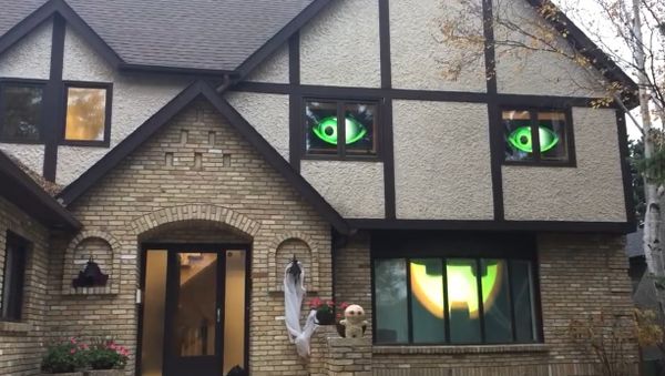 Funny Animated Halloween House 2016 - Sputnik International