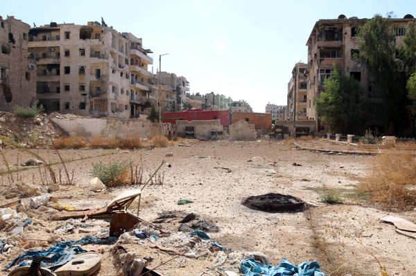 A view shows what is believed to be one of the roads that people would have to use to access one of the safe exit points opened for people wishing to leave rebel-held areas, in Aleppo's Bustan al-Qasr, Syria October 20, 2016. A view shows what is believed to be one of the roads that people would have to use to access one of the safe exit points opened for people wishing to leave rebel-held areas, in Aleppo's Bustan al-Qasr, Syria October 20, 2016. - Sputnik International