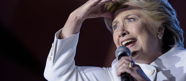 Democratic presidential nominee Hillary Clinton speaks to supporters at Craig Ranch Regional Park Amphitheater after the final presidential debate at the University of Nevada October 19, 2016 in North Las Vegas, Nevada. - Sputnik International