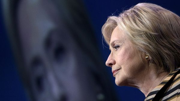 Democratic presidential nominee Hillary Clinton pauses while speaking during the Congressional Hispanic Caucus Gala September 15, 2016 in Washington. - Sputnik International
