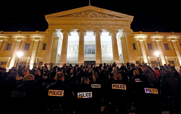 Police officers gather during an unauthorised protest against anti-police violence in front of the Marseille's courthouse, France, October 20, 2016. - Sputnik International
