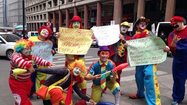 Palhaços do Rio Grande do Sul protestam em Porto Alegre contra onda de palhaços mascarados no Brasil - Sputnik International