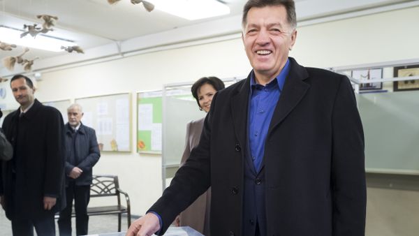 Lithuania's Social Democrat party leader and Prime Minister Algirdas Butkevicius votes at a polling station during parliamentary elections in Vilnius, Lithuania, Sunday, Oct. 23, 2016 - Sputnik International