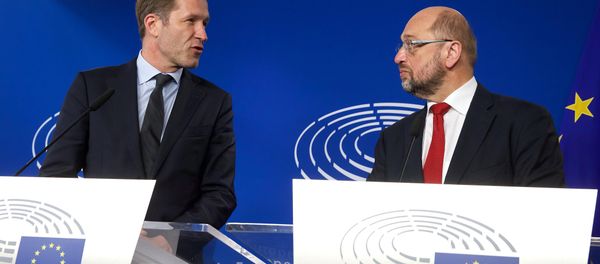 Wallonia's socialist government head Paul Magnette (L) and European Parliament President Martin Schulz hold a joint press conference after their meeting regarding CETA (EU-Canada Comprehensive Economic and Trade Agreement) at the European Parliament in Brussels on October 22, 2016 Wallonia's socialist government head Paul Magnette (L) and European Parliament President Martin Schulz hold a joint press conference after their meeting regarding CETA (EU-Canada Comprehensive Economic and Trade Agreement) at the European Parliament in Brussels on October 22, 2016 - Sputnik International