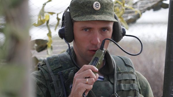 Russian serviceman establishing communication - Sputnik International