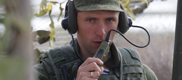 Russian serviceman establishing communication Russian serviceman establishing communication - Sputnik International