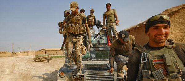 Iraqi forces enter the village of al-Khuwayn, south of Mosul, after recapturing the village from Islamic State (IS) group jihadists on October 23, 2016 Iraqi forces enter the village of al-Khuwayn, south of Mosul, after recapturing the village from Islamic State (IS) group jihadists on October 23, 2016 - Sputnik International