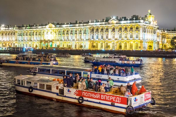 River ferries during the raising of the Palace Bridge in St. Petersburg - Sputnik International