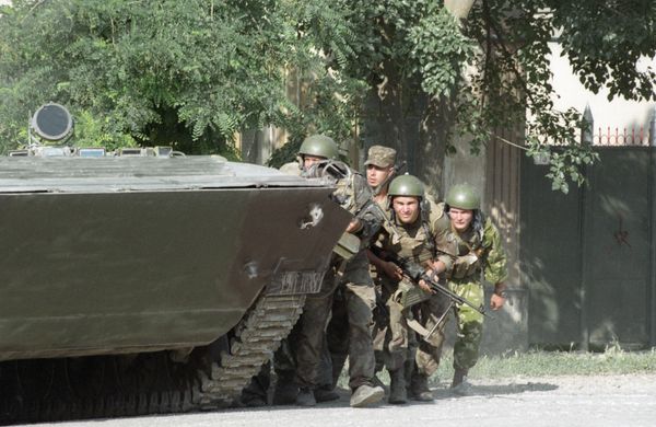 Spetsnaz soldiers prepare to storm a hospital in Budyonnovsk in the Stavropol Krai. The Budyonnovsk hospital hostage crisis took place on June 14-19, 1995, when a group of Chechen separatists attacked the southern Russian city of Budyonnovsk, killing 129 people and injuring 415. Spetsnaz soldiers prepare to storm a hospital in Budyonnovsk in the Stavropol Krai. The Budyonnovsk hospital hostage crisis took place on June 14-19, 1995, when a group of Chechen separatists attacked the southern Russian city of Budyonnovsk, killing 129 people and injuring 415. - Sputnik International