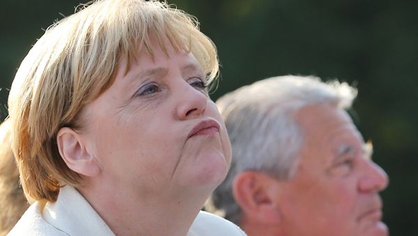 German Chancellor Angela Merkel (L) and German President Joachim Gauck attend an event for citizens at Bellevue Palace in Berlin on September 9, 2016. - Sputnik International