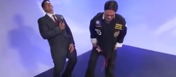 Hilarious moment reporter exposes a fake Kung fu master on live TV - Sputnik International