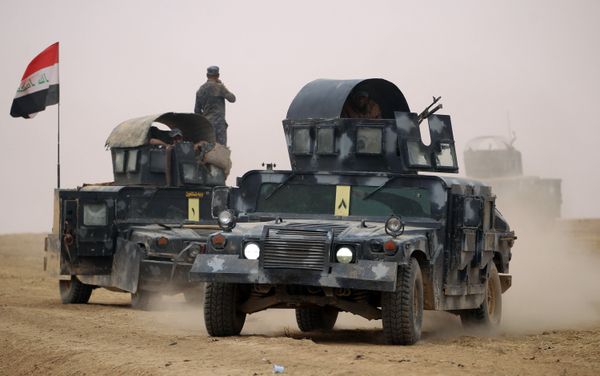 Iraqi forces gather in the al-Shura area, south of Mosul, on October 24, 2016, during an operation to retake the main hub city from the Islamic State (IS) group jihadists - Sputnik International