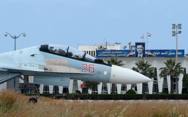 A Russian Su-30 aircaft on a runway at the Hmeimim airbase in Syria - Sputnik International