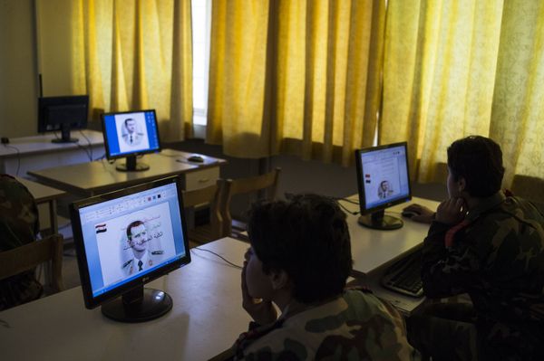 Students of the women's military academy in Damascus during class - Sputnik International