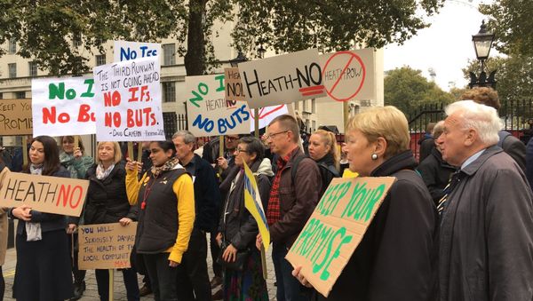 Protest in London against the decision to expand Heathrow airport - Sputnik International