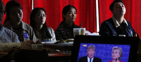 Chinese students watch live broadcasting of the U.S. presidential debate between Democratic presidential nominee Hillary Clinton and Republican presidential nominee Donald Trump, at a cafe in Beijing, Tuesday, Sept. 27, 2016 Chinese students watch live broadcasting of the U.S. presidential debate between Democratic presidential nominee Hillary Clinton and Republican presidential nominee Donald Trump, at a cafe in Beijing, Tuesday, Sept. 27, 2016 - Sputnik International