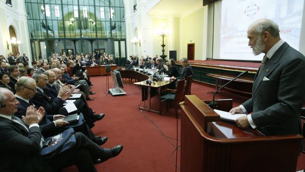 HRH Prince Michael of Kent, the Patron of the RBCC (Russian-British Chamber of Commerce), right, delivering his speech at the fourth annual Russia TALK Investment Forum HRH Prince Michael of Kent, the Patron of the RBCC (Russian-British Chamber of Commerce), right, delivering his speech at the fourth annual Russia TALK Investment Forum - Sputnik International