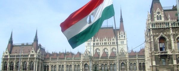 A flag from the 1956 Hungarian Revolution on the memorial to the victims located outside the Hungarian Parliament Building A flag from the 1956 Hungarian Revolution on the memorial to the victims located outside the Hungarian Parliament Building - Sputnik International