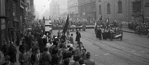March of protesters on 25th October 1956. Hungary - Sputnik International