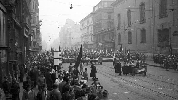 March of protesters on 25th October 1956. Hungary - Sputnik International
