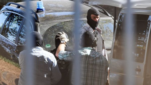 A man suspected of being an Islamic State (IS) militant arrives at the Federal Supreme Court in Karlsruhe, southern Germany, on September 13, 2016 - Sputnik International