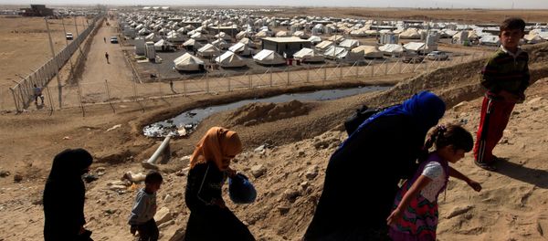 Displaced people who fled Islamic State militants from Mosul walk past at Deepaka camp in the northwest of Erbil, during an operation to attack Islamic State militants in Mosul, Iraq, October 20, 2016 Displaced people who fled Islamic State militants from Mosul walk past at Deepaka camp in the northwest of Erbil, during an operation to attack Islamic State militants in Mosul, Iraq, October 20, 2016 - Sputnik International