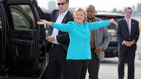 U.S. Democratic presidential candidate Hillary Clinton reacts before boarding her campaign plane at Miami international airport in Miami, Florida, U.S., October 26, 2016. U.S. Democratic presidential candidate Hillary Clinton reacts before boarding her campaign plane at Miami international airport in Miami, Florida, U.S., October 26, 2016. - Sputnik International