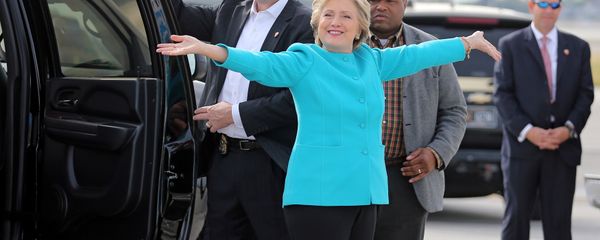 U.S. Democratic presidential candidate Hillary Clinton reacts before boarding her campaign plane at Miami international airport in Miami, Florida, U.S., October 26, 2016. U.S. Democratic presidential candidate Hillary Clinton reacts before boarding her campaign plane at Miami international airport in Miami, Florida, U.S., October 26, 2016. - Sputnik International