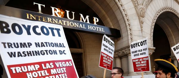 Representative of the AFL-CIO labor union protest against Republican U.S. presidential nominee Donald Trump on the sidewalk outside of the grand opening of his new Trump International Hotel in Washington, U.S. October 26, 2016 - Sputnik International