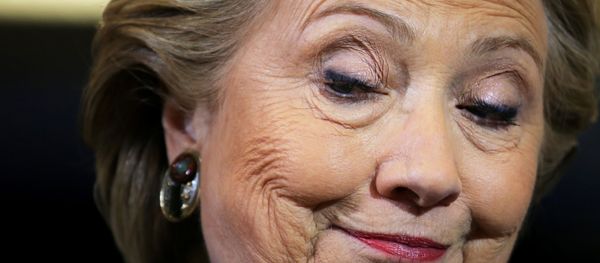 US Democratic presidential nominee Hillary Clinton pauses as she speaks at a campaign event in Cleveland, Ohio U.S., October 21, 2016. US Democratic presidential nominee Hillary Clinton pauses as she speaks at a campaign event in Cleveland, Ohio U.S., October 21, 2016. - Sputnik International