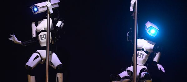 Robots from German company Tobit Software are brilliant pole dancers. The photo was made on the eve of the start of the 2014 CeBIT (Centrum für Büroautomation, Informationstechnologie und Telekommunikation) technology trade fair on March 9, 2014, in Hanover. - Sputnik International