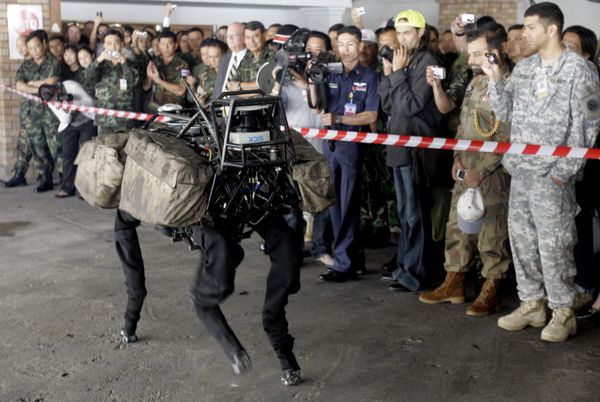 Thai and US soldiers look at the display of a robot called Big Dog during the opening ceremony of the Cobra Gold military exercise at a hotel in Chiang Mai province, northern Thailand, Thursday, February 4, 2009. The headless robot was created to help soldiers carry heavy cargos. Thai and US soldiers look at the display of a robot called Big Dog during the opening ceremony of the Cobra Gold military exercise at a hotel in Chiang Mai province, northern Thailand, Thursday, February 4, 2009. The headless robot was created to help soldiers carry heavy cargos. - Sputnik International